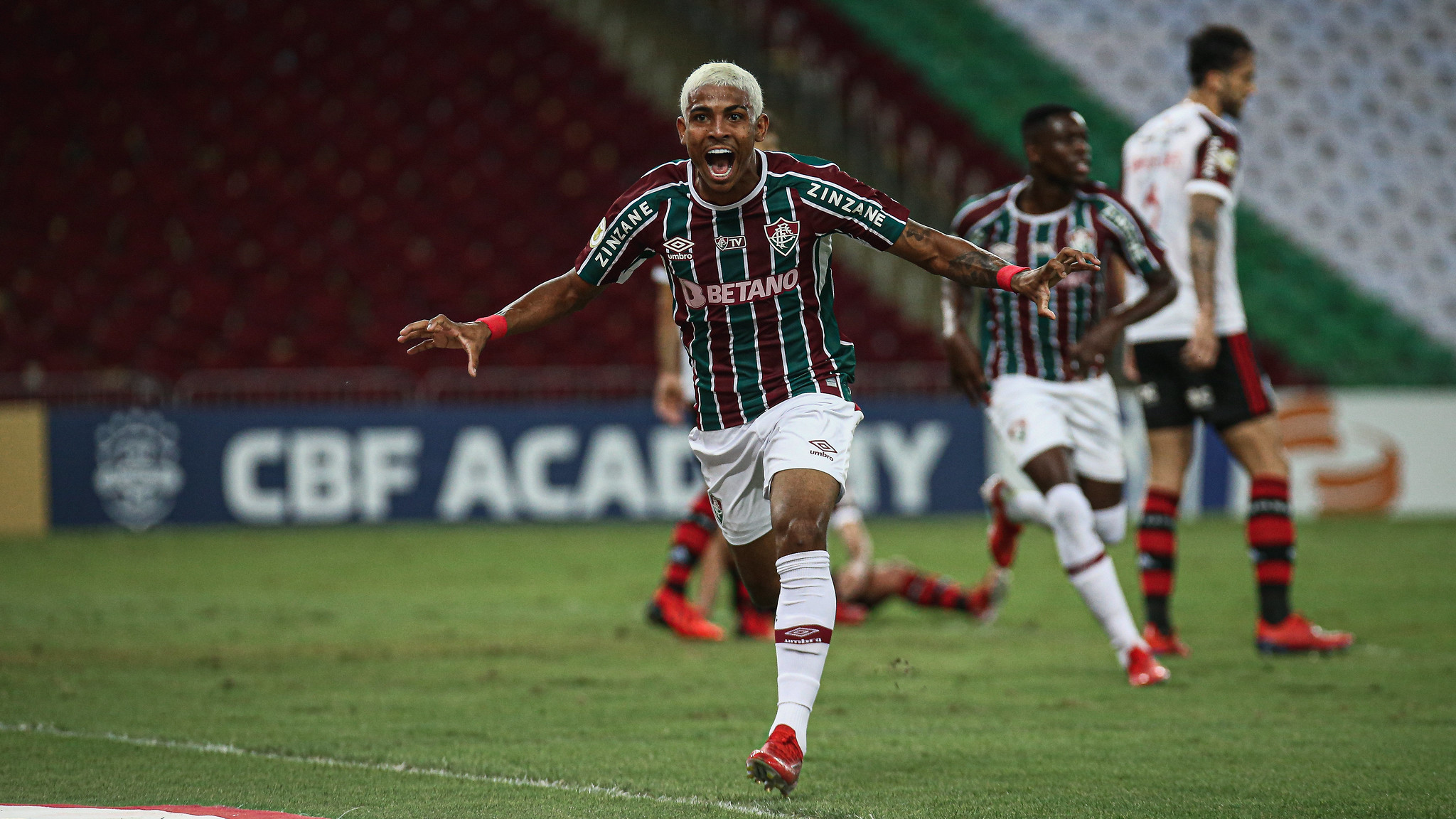 Mesmo com pouco tempo no FLU, jogador já é um dos xodós da torcida