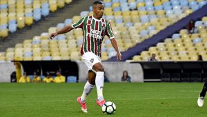 Marlon Freitas em ação pelo Fluminense
