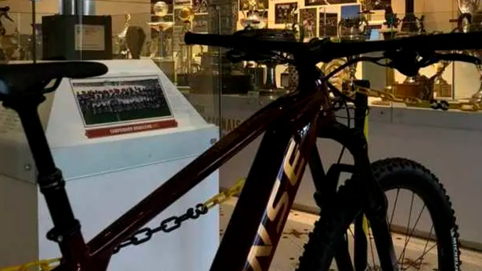 Bicicleta usada por Fred em sua despedida sairá da sala de troféus