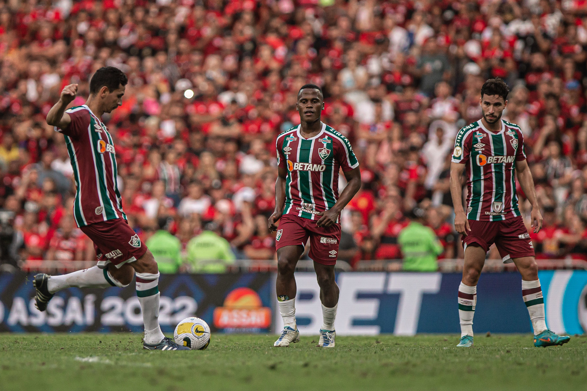 Sonho da torcida do Fluminense, Thiago Silva reforça permanência