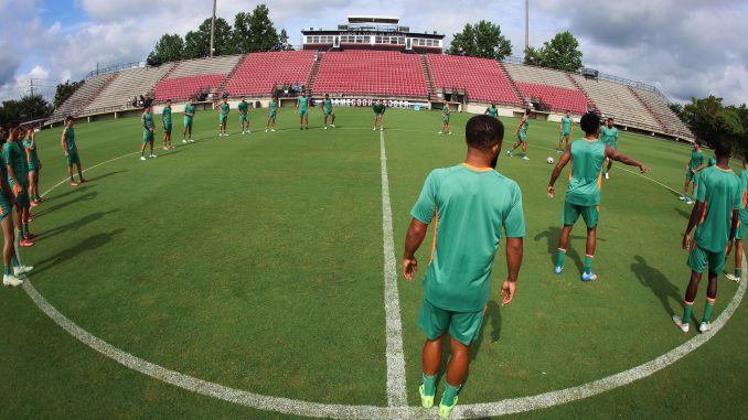 Elenco do Fluminense na Universidade de South Carolina, em Columbia, nos Estados Unidos.
