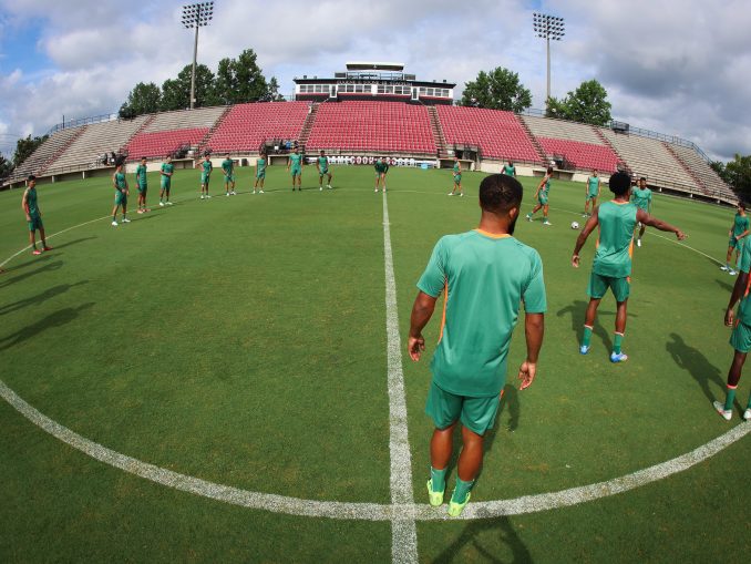 Elenco do Fluminense na Universidade de South Carolina, em Columbia, nos Estados Unidos.