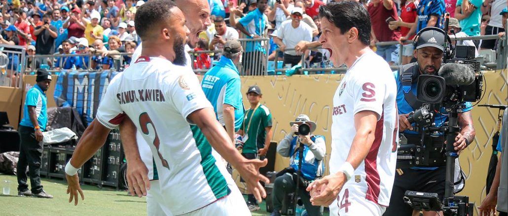 A vibração de Cano, Samuel Xavier e Renê após o primeiro gol do Fluminense sobre a Inter de Milão