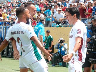 A vibração de Cano, Samuel Xavier e Renê após o primeiro gol do Fluminense sobre a Inter de Milão