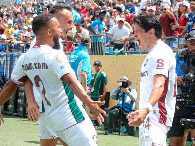 A vibração de Cano, Samuel Xavier e Renê após o primeiro gol do Fluminense sobre a Inter de Milão