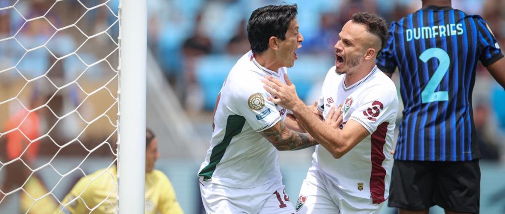 Germán Cano e Renê comemorando o primeiro gol do Fluminense sobre a Inter de Milão