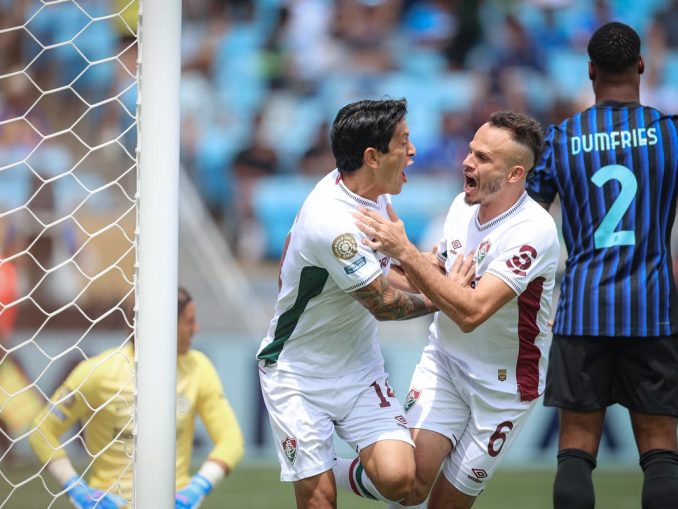 Germán Cano e Renê comemorando o primeiro gol do Fluminense sobre a Inter de Milão