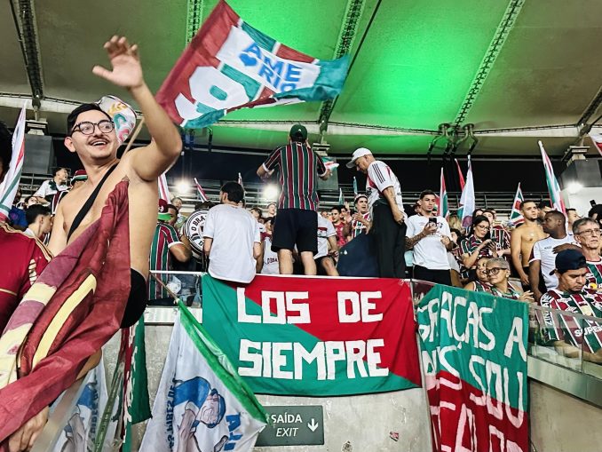 Torcida do Fluminense no setor sul do Maracanã