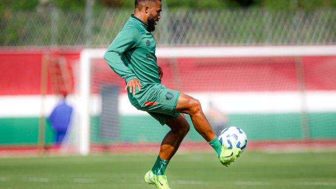 Samuel Xavier treinou normalmente e deve estar entre os titulares do Fluminense