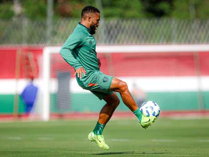 Samuel Xavier treinou normalmente e deve estar entre os titulares do Fluminense