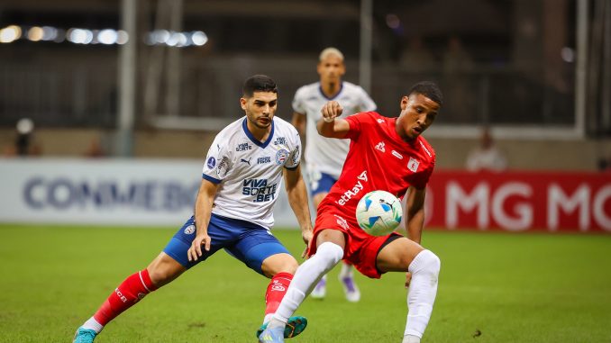 Ex-Fluminense, Michel Araújo esteve em campo no empate sem gols entre Bahia e América de Cali, pela Copa Sul-Americana