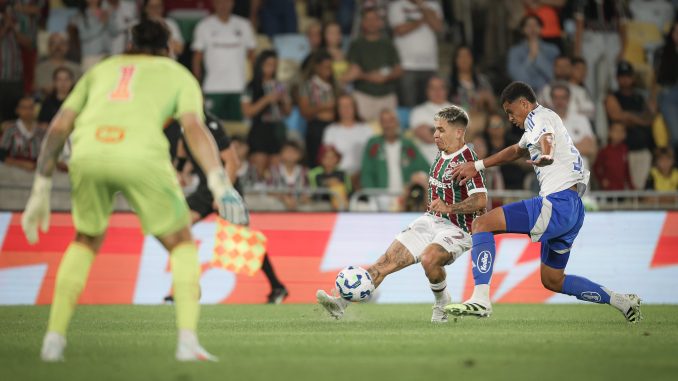 Soteldo até tentou levar o Fluminense ao ataque, mas esbarrou na forte marcação do Cruzeiro