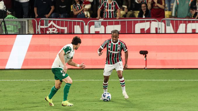 Keno não teve boa atuação diante do Palmeiras.