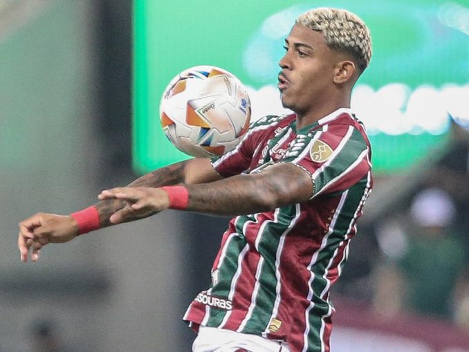 John Kennedy está de volta ao Fluminense após período emprestado ao Chelsea