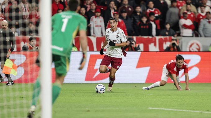 Serna foi um dos destaques da vitória do Fluminense sobre o Internacional