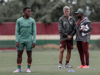 Renato Gaúcho atualizou informações sobre a busca por substituto para Jhon Arias