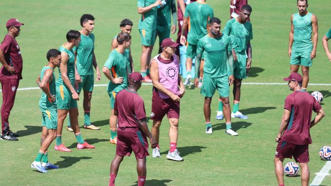 Renato gaúcho deve repetir formação com três zagueiros, mas com Renê improvisado