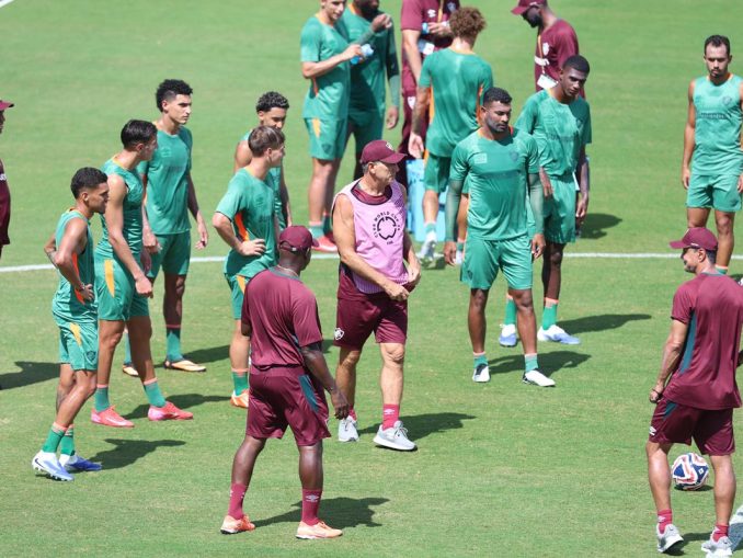 Renato gaúcho deve repetir formação com três zagueiros, mas com Renê improvisado