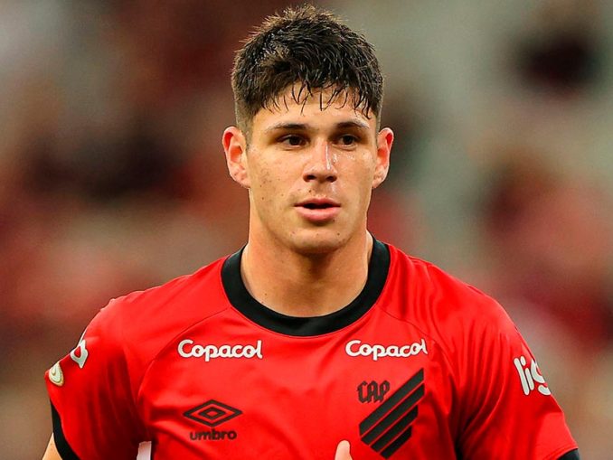 Meia Bruno Zapelli, do Athletico-PR, está na mira do Fluminense