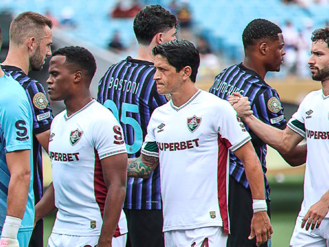 Entrada do time do Fluminense em campo contra a Inter de Milão