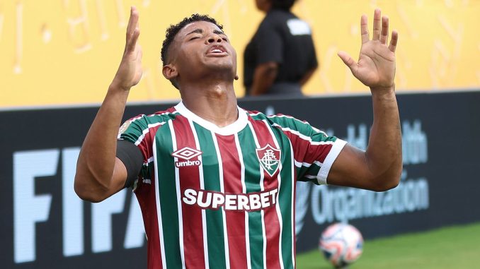 Hércules entrou no segundo tempo e marcou o gol da vitória do Fluminense sobre o Al-Hilal