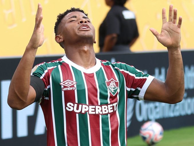 Hércules entrou no segundo tempo e marcou o gol da vitória do Fluminense sobre o Al-Hilal
