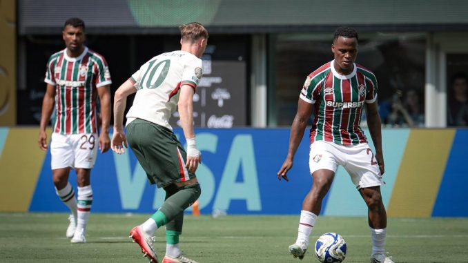 Jhon Arias em ação contra o Chelsea na semifinal do Mundial de Clubes