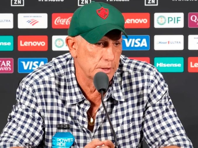Renato Gaúcho concedeu entrevista coletiva após a derrota do Fluminense por 2 a 0 para o Chelsea