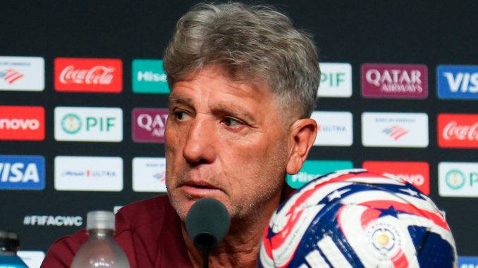 Renato Gaúcho concedeu entrevista coletiva na véspera do jogo contra o Al-Hilal