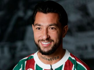 Luciano Acosta viajou com a delegação do Fluminense para Salvador