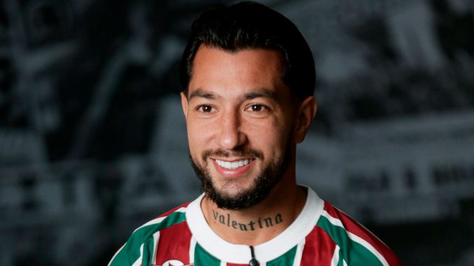 Luciano Acosta viajou com a delegação do Fluminense para Salvador
