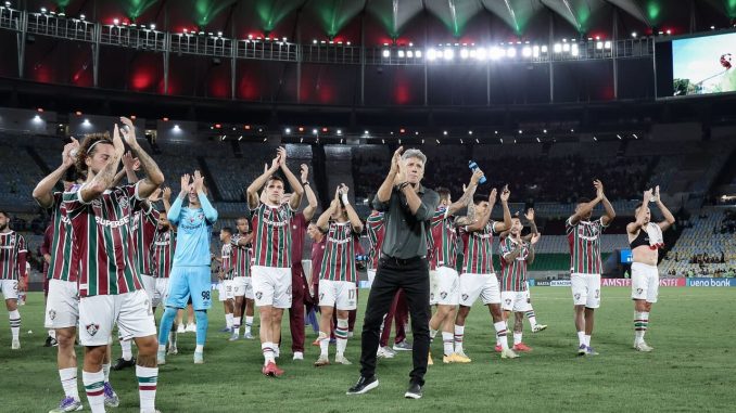 Renato Gaúcho e elenco do Fluminense no Maracanã