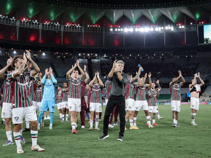 Renato Gaúcho e elenco do Fluminense no Maracanã