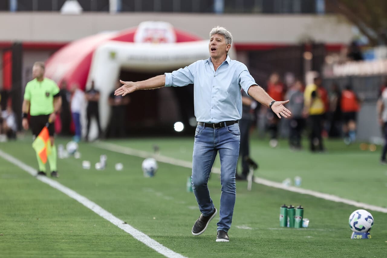 O show de horrores da defesa do Fluminense na derrota para o Bragantino