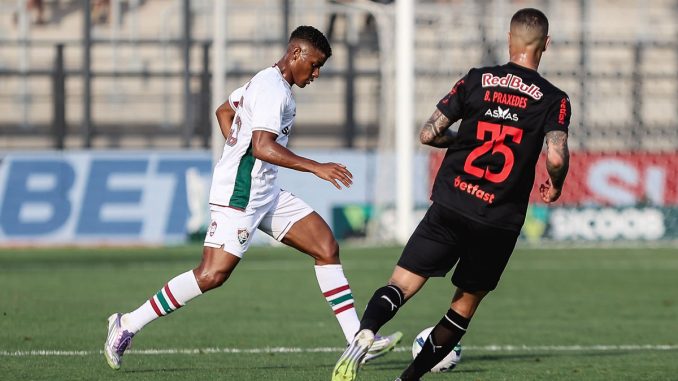 Hércules marcou o primeiro gol do Fluminense contra o Red Bull Bragantino