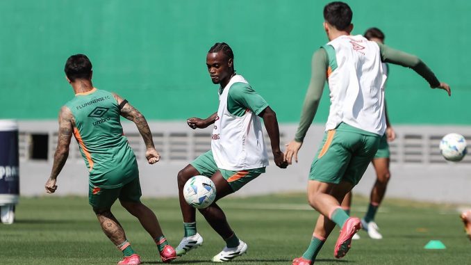 Santiago Moreno treinou pela primeira vez com o elenco do Fluminense neste domingo