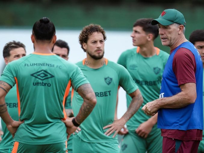 Renato Gaúcho tem duas dúvidas para definir a escalação