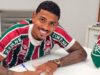 John Kennedy renovou com o Fluminense até o fim de 2027