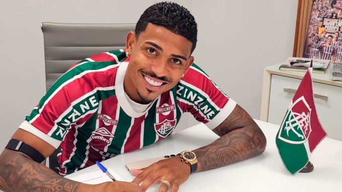 John Kennedy renovou com o Fluminense até o fim de 2027