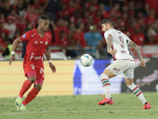 Everaldo em ação na vitória do Fluminense sobre o América de Cali