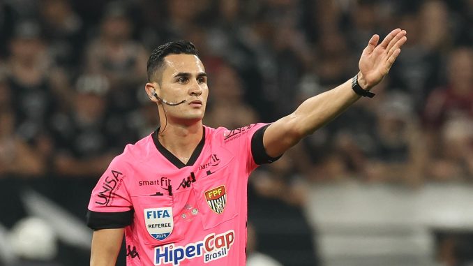 Matheus Delgado Candançan apitará Vitória x Fluminense