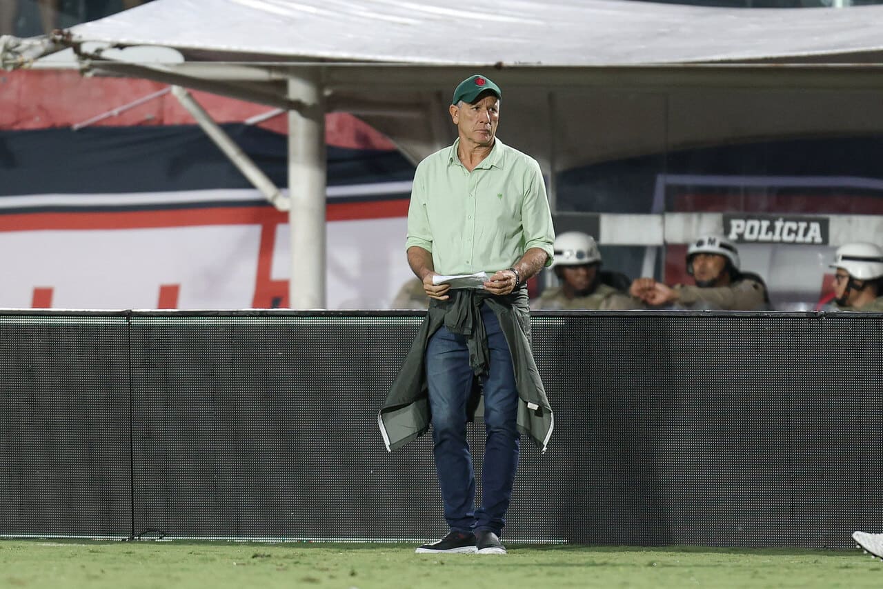 Fluminense vence no Barradão apesar de Renato Gaúcho