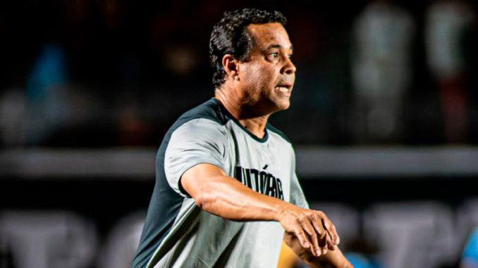 Rodrigo Chagas ainda tem dúvidas para definir a escalação do Vitória para o jogo contra o Fluminense