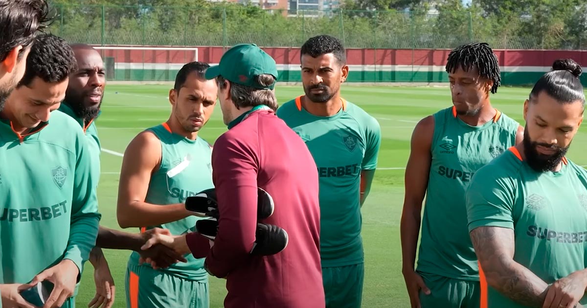 Zubeldía é questionado sobre utilização de camisa 10 no Fluminense; veja a resposta