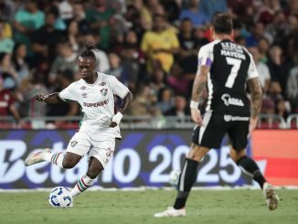 Fluminense foi derrotado pelo Corinthians