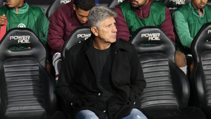 Renato Gaúcho está recebendo duras críticas da torcida do Fluminense