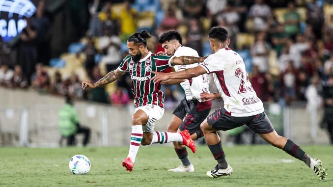Otávio tentou culpar a torcida do Fluminense pela eliminação na Sul-Americana 