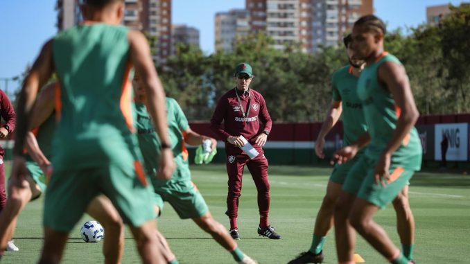 Luis Zubeldía não deve fazer grandes mudanças no Fluminense para o clássico contra o Botafogo