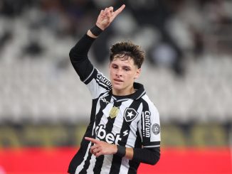 Álvaro Montoro está entre os desfalques do Botafogo para o clássico contra o Fluminense