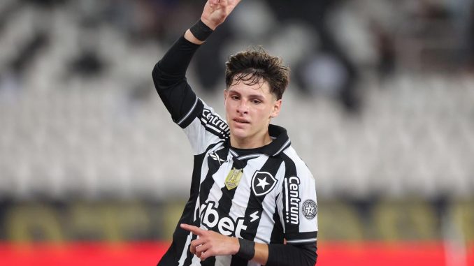 Álvaro Montoro está entre os desfalques do Botafogo para o clássico contra o Fluminense